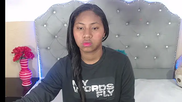 Snapshot of valentinavega18x chatting on November 10, 2025, 3:05 am valentinavega18x online show from November 10, 2025, 3:05 am