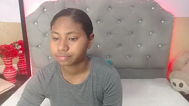 valentinavega18x online show from November 22, 2025, 4:33 am