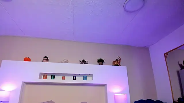 Sophie Russell  online show from December 4, 2025, 4:33 am