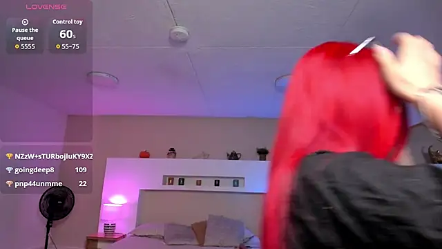 Sophie Russell  online show from December 20, 2025, 1:29 pm