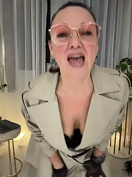 Snapshot of HotLdyllic chatting on January 13, 2026, 4:12 pm HotLdyllic online show from January 13, 2026, 4:12 pm