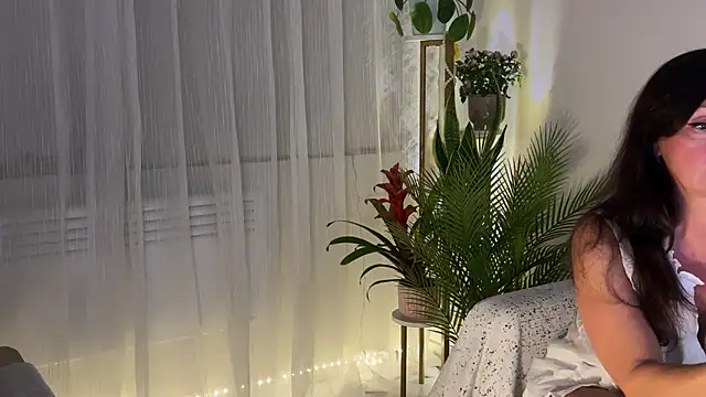 Snapshot of HotLdyllic chatting on May 3, 2026, 7:42 pm HotLdyllic online show from May 3, 2026, 7:42 pm