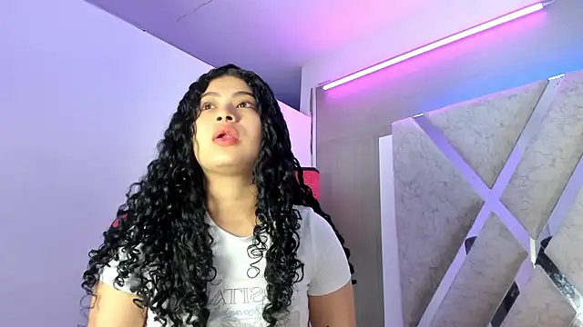 Snapshot of dara_queen7 chatting on November 4, 2025, 12:59 pm dara queen7 online show from November 4, 2025, 12:59 pm