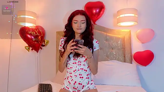 Snapshot of scarlettt_moon chatting on February 17, 2026, 8:26 pm scarlettt moon online show from February 17, 2026, 8:26 pm