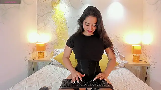 Snapshot of Staarhot chatting on December 16, 2025, 12:32 pm Staarhot online show from December 16, 2025, 12:32 pm