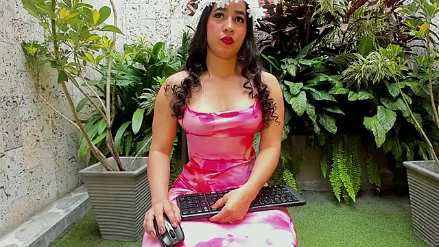 Snapshot of Staarhot chatting on February 20, 2026, 12:27 pm Staarhot online show from February 20, 2026, 12:27 pm