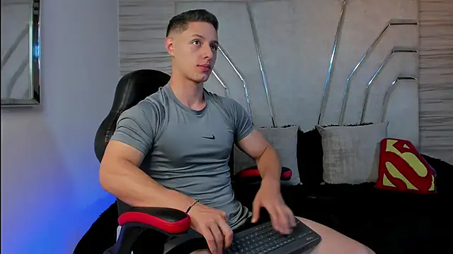 MAXTHOMSON online show from November 8, 2025, 11:14 pm