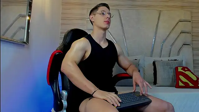 Snapshot of MAXTHOMSON chatting on January 15, 2026, 4:06 am MAXTHOMSON online show from January 15, 2026, 4:06 am