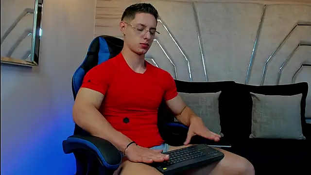 Snapshot of MAXTHOMSON chatting on February 6, 2026, 1:43 am MAXTHOMSON online show from February 6, 2026, 1:43 am