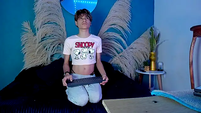 Leo Glow online show from December 5, 2025, 1:09 pm