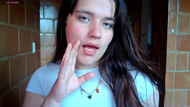 Snapshot of Charlotte_Allen_ chatting on November 7, 2025, 10:21 pm Charlotte Allen online show from November 7, 2025, 10:21 pm