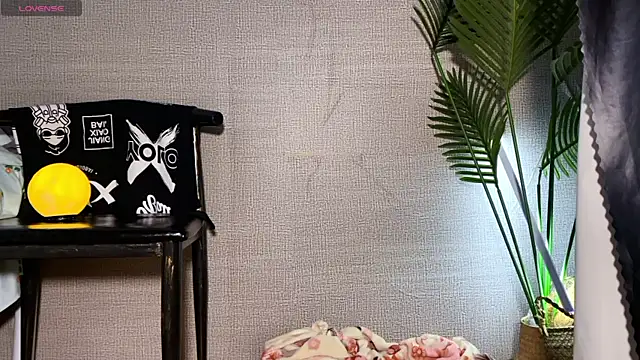 0xiaosu0 online show from December 18, 2025, 1:55 am