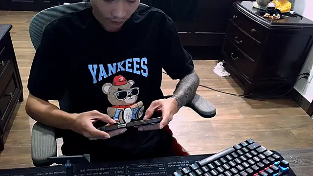 Snapshot of _lulu9999_ chatting on December 16, 2025, 3:17 pm lulu9999 online show from December 16, 2025, 3:17 pm