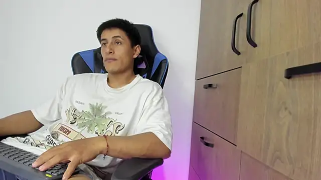 dorman boy online show from November 12, 2025, 3:40 am