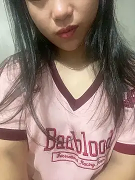 Ngoclan2k online show from November 4, 2025, 9:47 pm