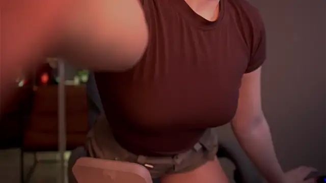 Snapshot of ElinVale chatting on January 12, 2026, 11:48 am ElinVale online show from January 12, 2026, 11:48 am