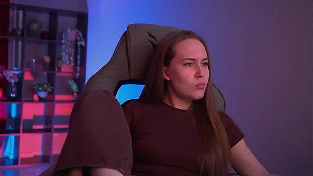 Snapshot of ElinVale chatting on January 15, 2026, 11:59 am ElinVale online show from January 15, 2026, 11:59 am