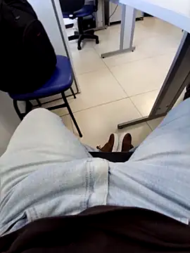 Snapshot of Kasadosfd chatting on February 11, 2026, 3:28 pm Kasadosfd online show from February 11, 2026, 3:28 pm