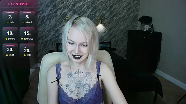 Snapshot of wannafckmonalisa chatting on November 7, 2025, 3:17 am wannafckmonalisa online show from November 7, 2025, 3:17 am