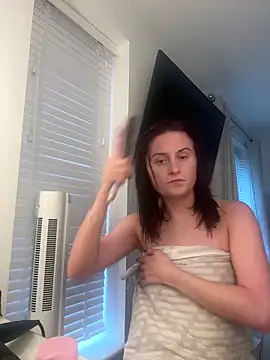 Snapshot of EmLovesxx chatting on November 5, 2025, 2:39 pm EmLovesxx online show from November 5, 2025, 2:39 pm