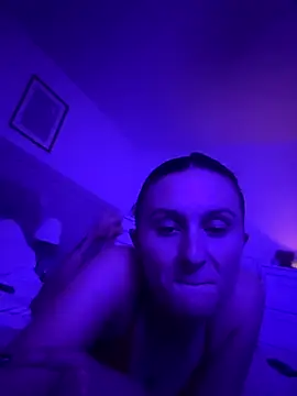 Snapshot of EmLovesxx chatting on November 11, 2025, 10:54 pm EmLovesxx online show from November 11, 2025, 10:54 pm