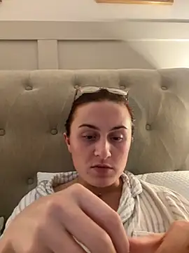 Snapshot of EmLovesxx chatting on November 17, 2025, 9:31 pm EmLovesxx online show from November 17, 2025, 9:31 pm