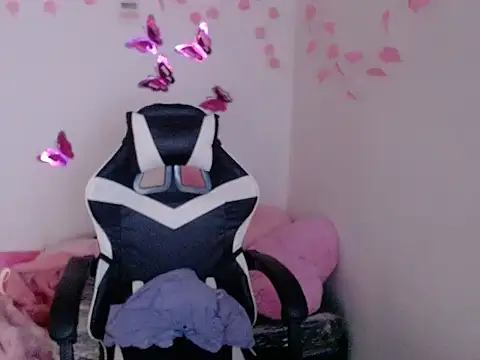 Snapshot of Samanta_777 chatting on November 17, 2025, 10:15 pm Samanta 777 online show from November 17, 2025, 10:15 pm