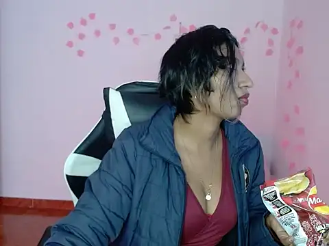 Snapshot of Samanta_777 chatting on December 15, 2025, 8:24 pm Samanta 777 online show from December 15, 2025, 8:24 pm