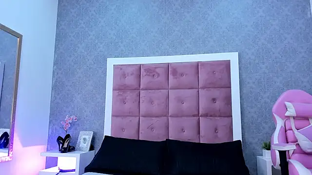 ailenaranda online show from November 28, 2025, 12:30 pm