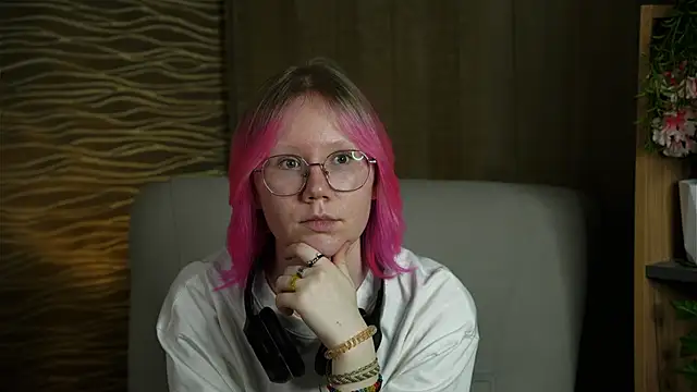 Snapshot of HanVertz chatting on November 1, 2025, 9:22 am HanVertz online show from November 1, 2025, 9:22 am