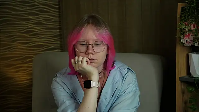 Snapshot of HanVertz chatting on November 2, 2025, 5:21 am HanVertz online show from November 2, 2025, 5:21 am