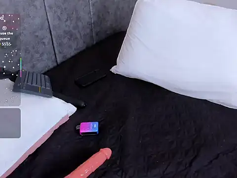 Snapshot of Chaarlotte_09 chatting on November 15, 2025, 6:26 pm Chaarlotte 09 online show from November 15, 2025, 6:26 pm