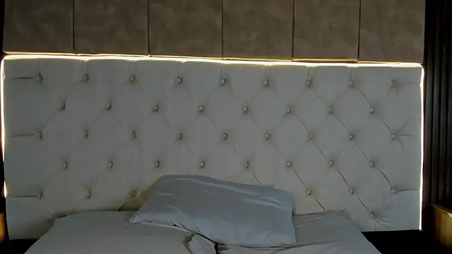 Camiila rosse online show from December 3, 2025, 7:23 pm