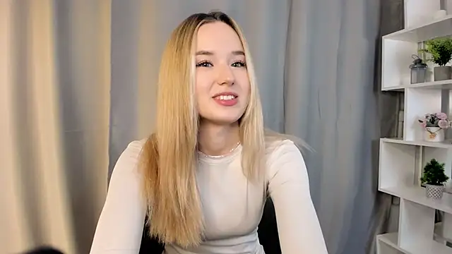 EveMcclearen online show from November 1, 2025, 7:10 am