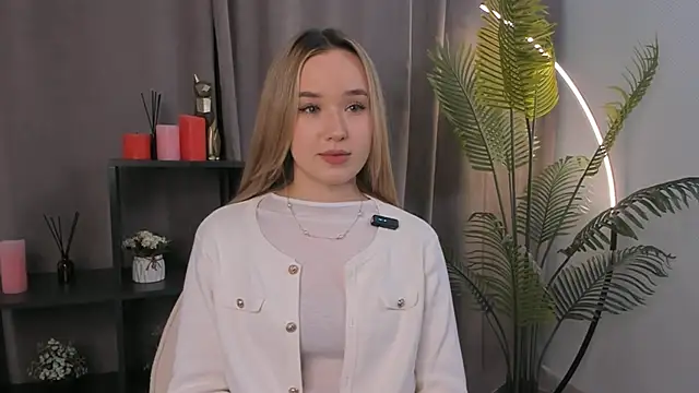 EveMcclearen online show from November 3, 2025, 7:31 am