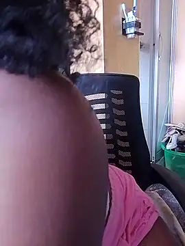 Snapshot of Firemommy chatting on November 9, 2025, 11:08 am Firemommy online show from November 9, 2025, 11:08 am