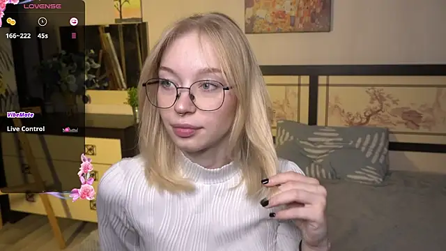 ShanelTunon online show from November 20, 2025, 9:14 pm