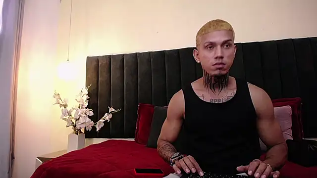 Snapshot of roy_connor chatting on November 5, 2025, 7:58 pm roy connor online show from November 5, 2025, 7:58 pm