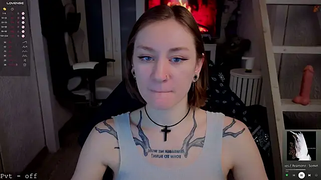 RetroMarie online show from November 14, 2025, 5:06 am