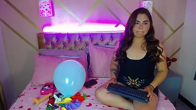 Phamela Holter online show from November 10, 2025, 6:40 pm