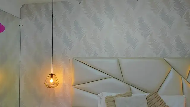 Snapshot of laurettedela_rouse chatting on November 19, 2025, 11:54 am laurettedela rouse online show from November 19, 2025, 11:54 am