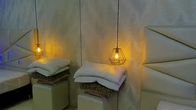 Snapshot of laurettedela_rouse chatting on December 4, 2025, 11:30 am laurettedela rouse online show from December 4, 2025, 11:30 am