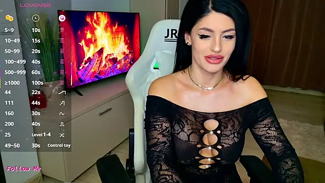 Snapshot of Myla-b chatting on February 1, 2026, 8:07 pm Myla-b online show from February 1, 2026, 8:07 pm