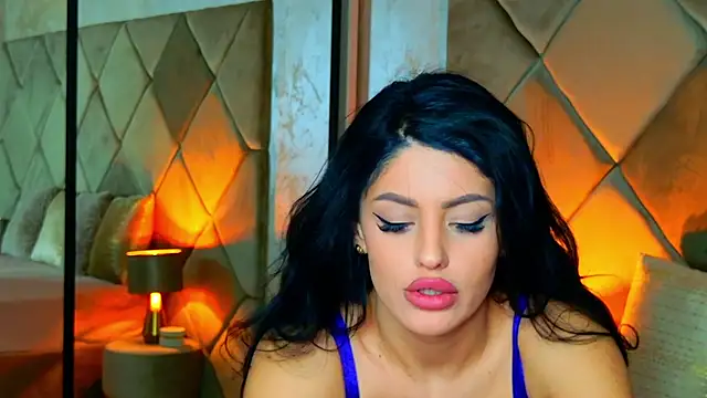 Snapshot of Myla-b chatting on March 4, 2026, 10:05 pm Myla-b online show from March 4, 2026, 10:05 pm