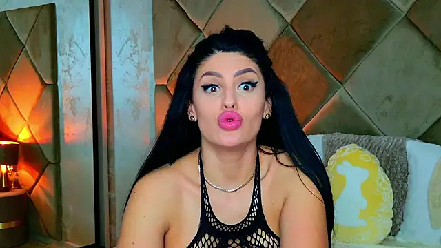 Snapshot of Myla-b chatting on April 4, 2026, 9:56 pm Myla-b online show from April 4, 2026, 9:56 pm