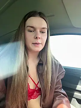 LisaFreierxx online show from May 3, 2026, 10:10 am