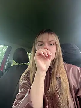 LisaFreierxx online show from May 5, 2026, 2:14 pm