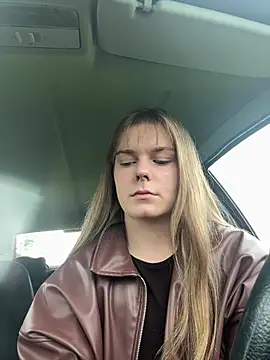 LisaFreierxx online show from May 6, 2026, 1:16 pm
