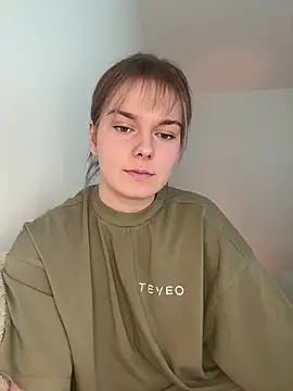 LisaFreierxx online show from May 17, 2026, 1:18 pm