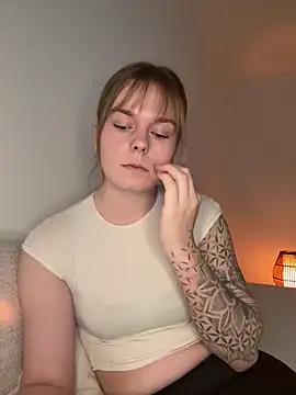 LisaFreierxx online show from May 19, 2026, 6:14 pm